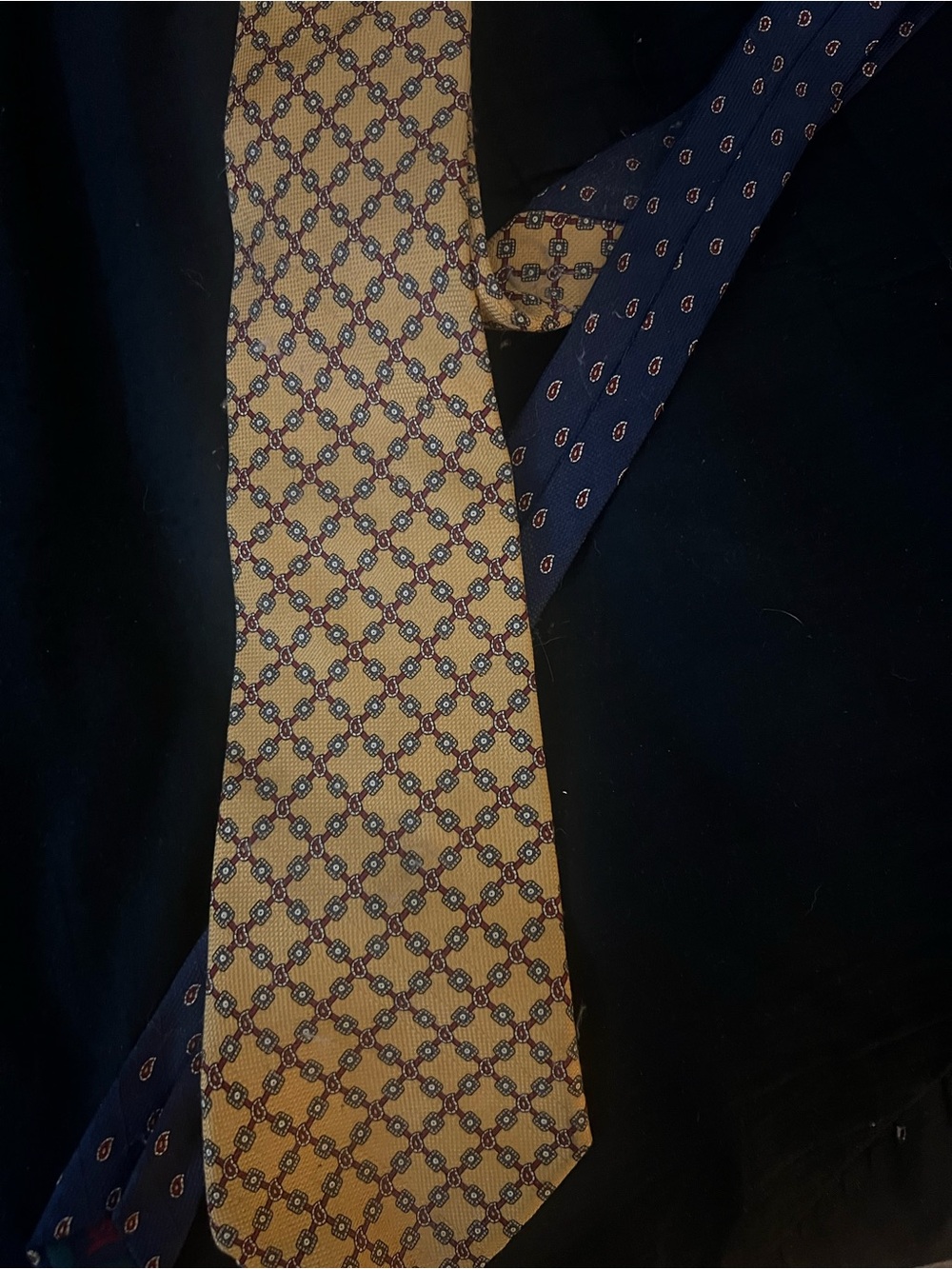 Tommy Hilfiger Men's Geometric Silk Tie in Gold
